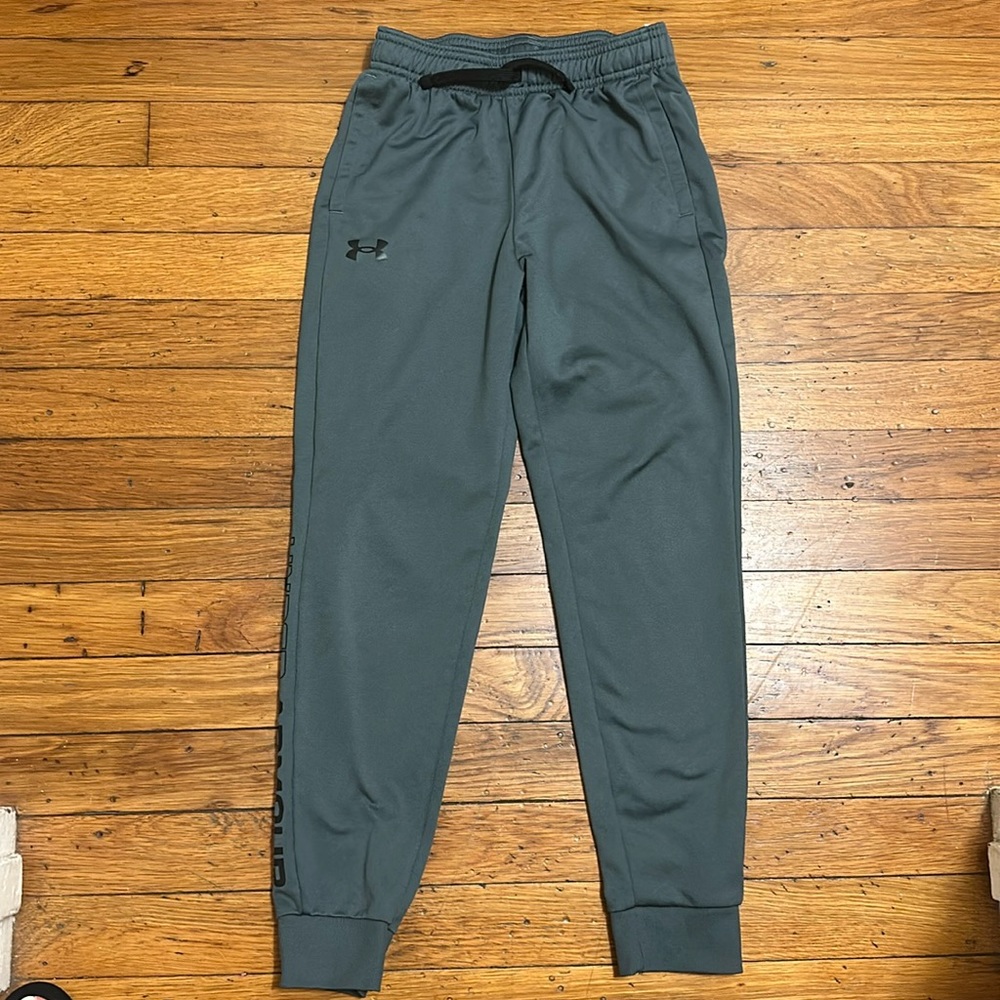 Under Armour boy sweats size medium